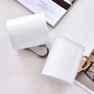 LFGB Approved  Plain White Ceramic Mugs Customized With Gold Handle