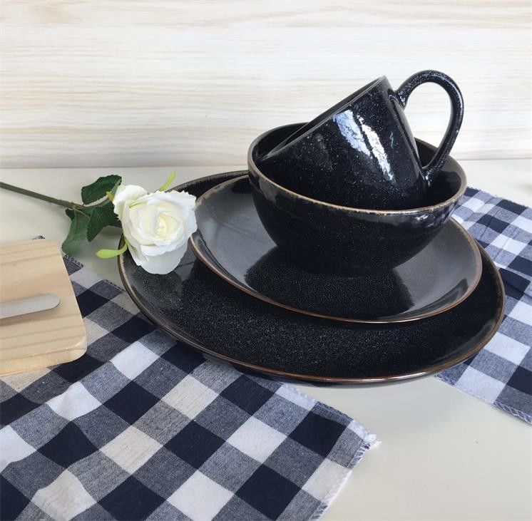 LFGB Certificate All Season On Glazed Black Porcelain Dinner Set